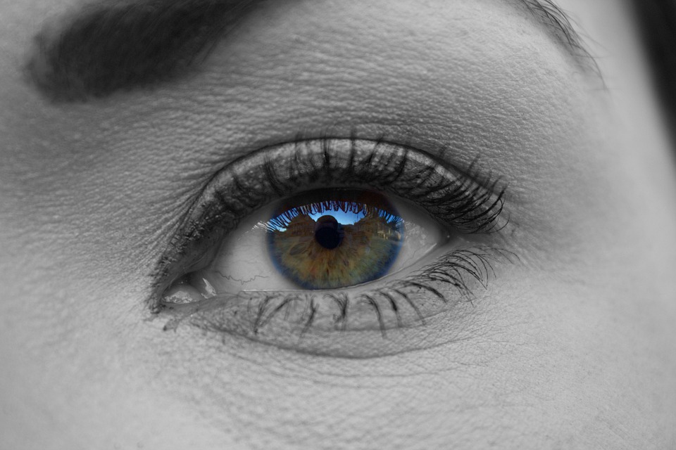 Fine Line Surrounding Eye
